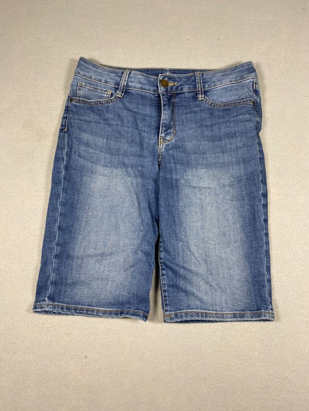 St. Johns Bay Womens Denim Bermuda Shorts Size 8 Blue Stretch Cotton Blend